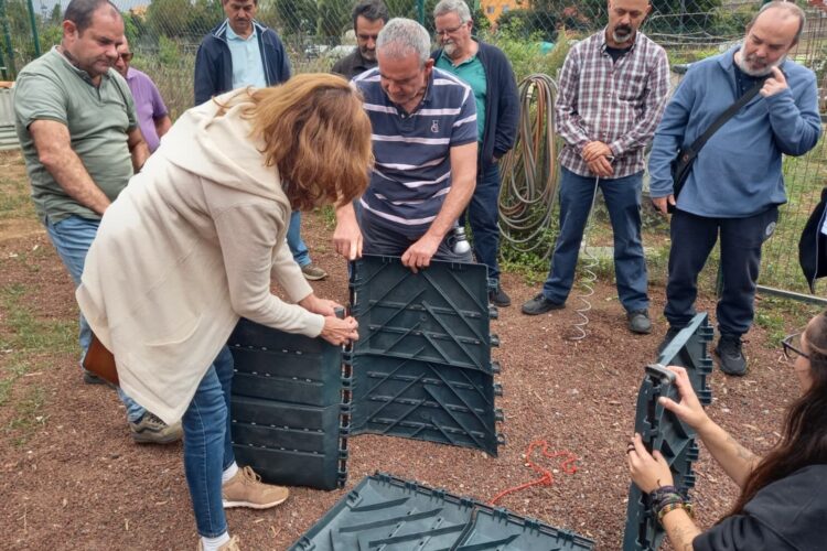 Tacoronte acoge la segunda formación en su municipio del proyecto ‘Abónate al Cambio’ en el Mercadillo del Agricultor