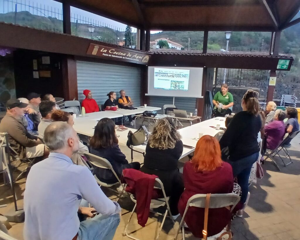 Tegueste impulsa el compostaje en el Mercadillo del Agricultor con el proyecto ‘Abónate al Cambio’ 3 WhatsApp Image 2025 11 12 at 08.13.13